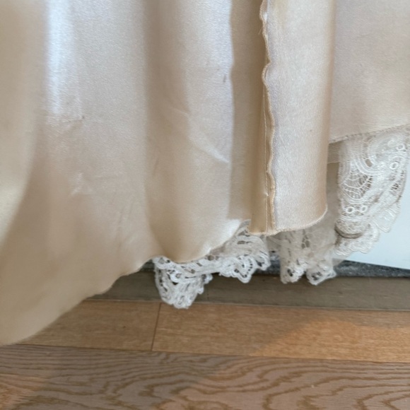 Tara Lauren Spring 2017 Strapless Lace Over Satin with Train Wedding Dress Sz 10 - Picture 8 of 15